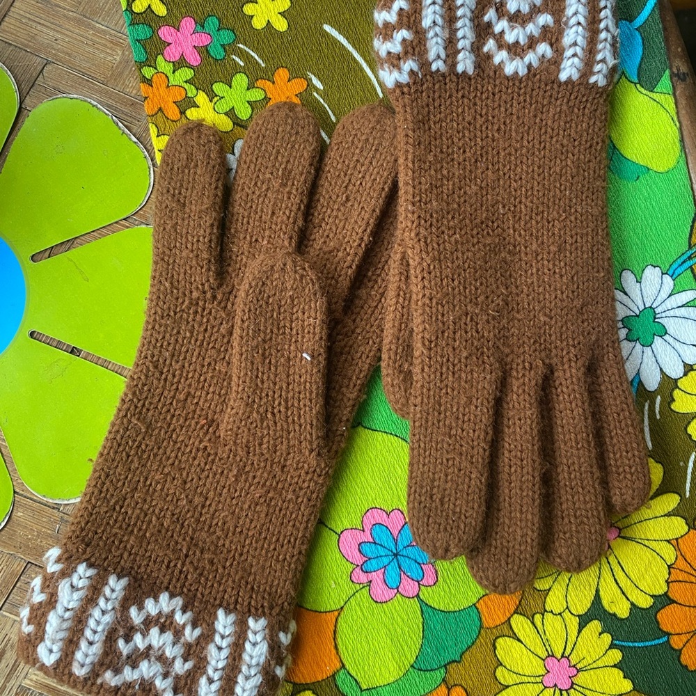 Cozy Brown Knit Kids Gloves